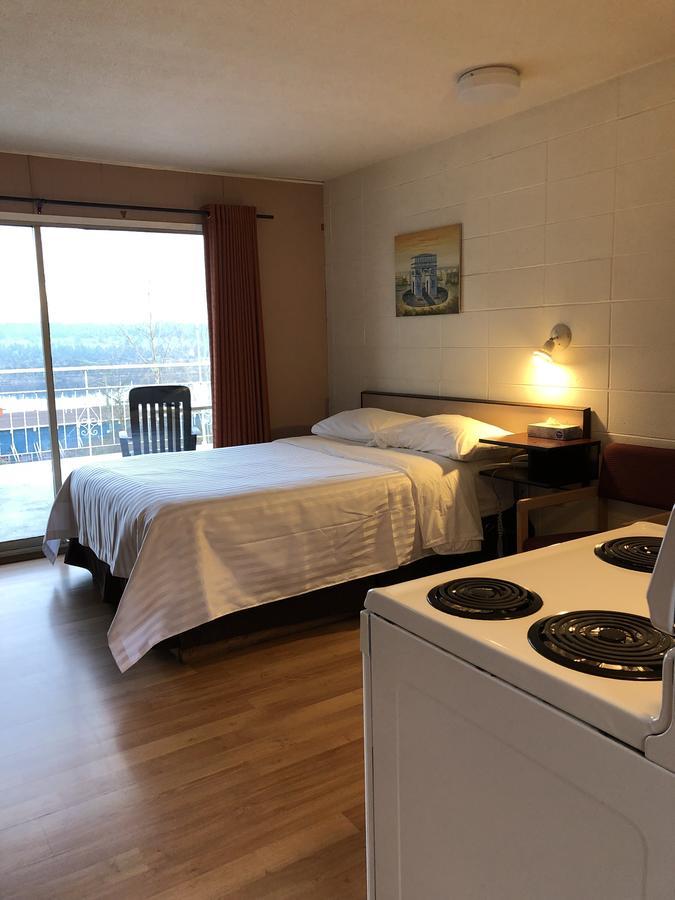 Holiday House Motel Ледісміт Екстер'єр фото